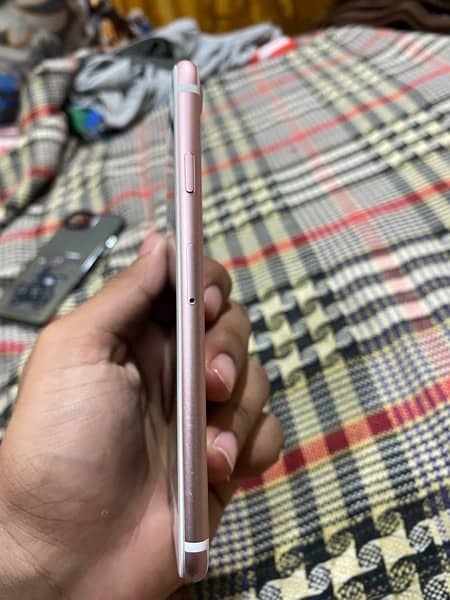 i phone 7… 10/10 condition urgent sale 7