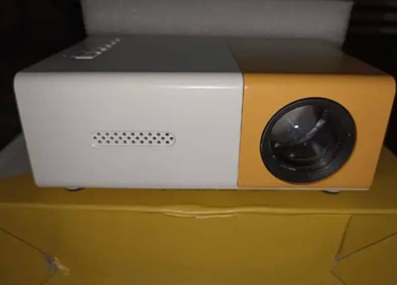 YG300 MINI PROJECTOR 2