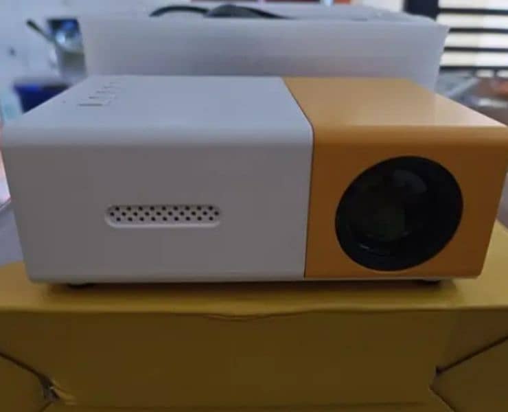 YG300 MINI PROJECTOR 5