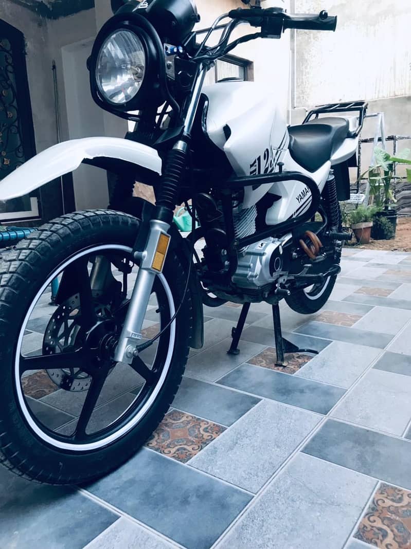 Yamha YBR 125 G I need money urgent sale 0