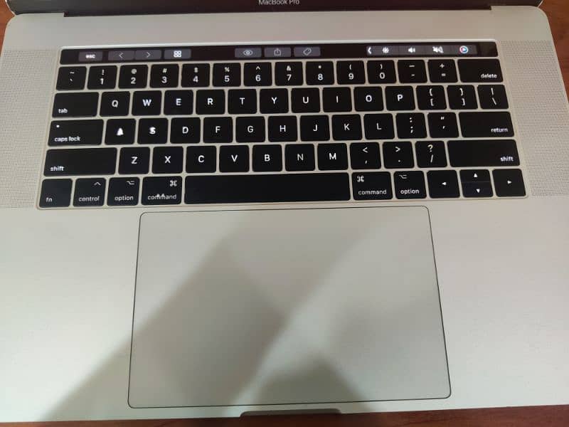 Macbook pro 16 inch 2017 4