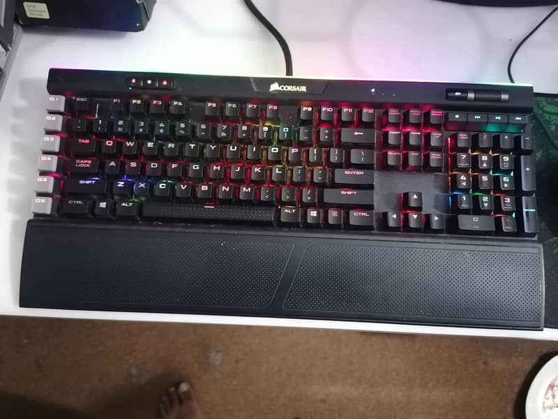 Corsair K95 RGB Platinum CHERRY MX SPEED with box and all accessories 0