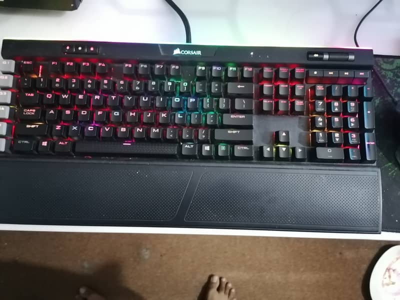 Corsair K95 RGB Platinum CHERRY MX SPEED with box and all accessories 1