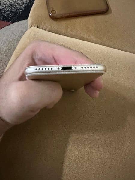 iphone 7 128gb golden colour 5