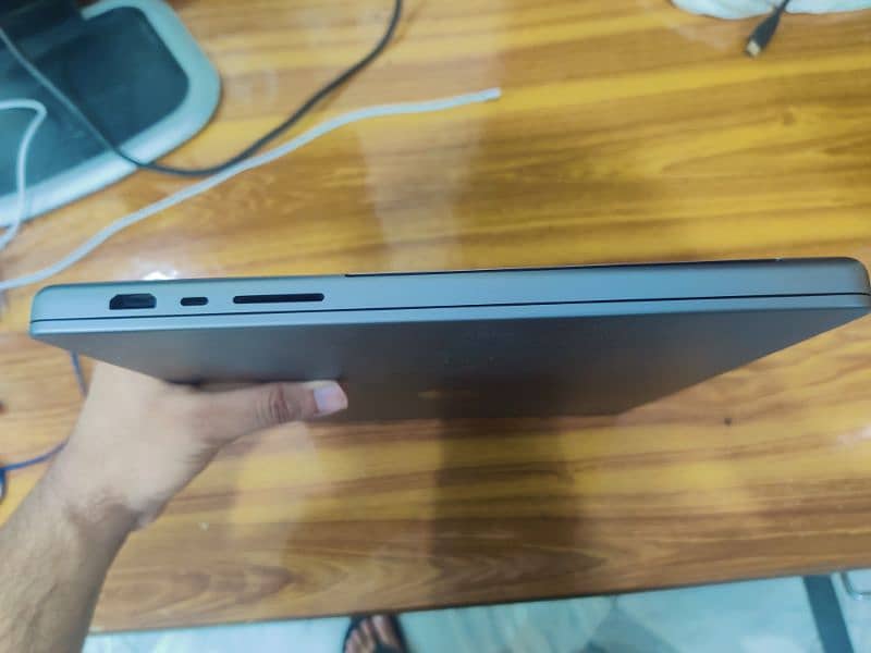 Macbook pro 2021 M1 16 inch 1