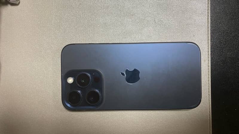 iPhone 15 pro (Titanium blue) 2