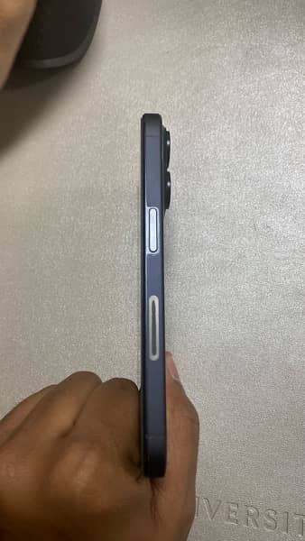 iPhone 15 pro (Titanium blue) 3