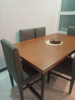 Wooden dining table 6 seater. Condition 10/10/slightly used