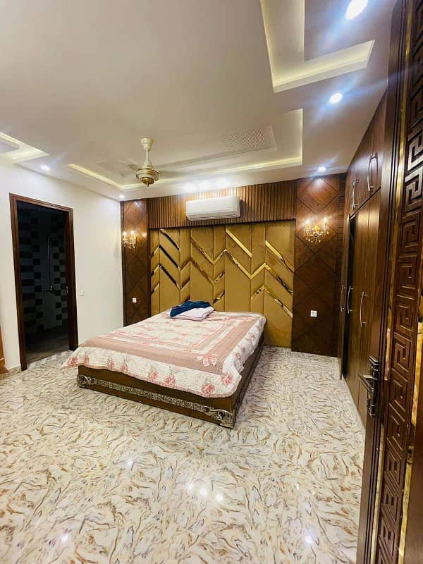 10 Marla luxury furnished available for rent in osb perdy weekly monthly available in bahria town lahore 18