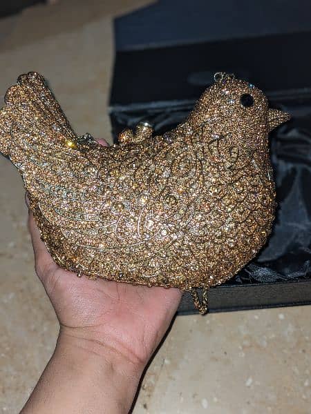 sparrow golden clutch. 2