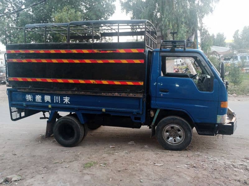 Toyota  dyna 8