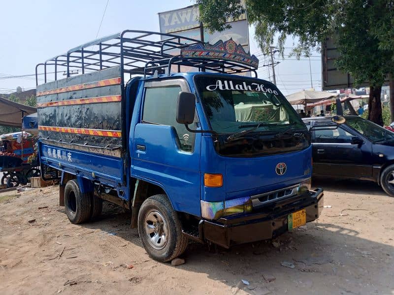 Toyota  dyna 16