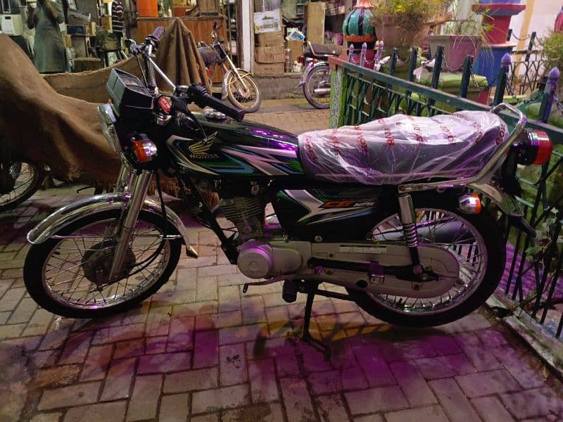 Honda 125 10by10 condition 2023 Model black Model 1