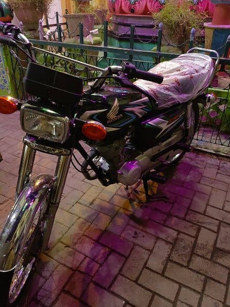 Honda 125 10by10 condition 2023 Model black Model 4