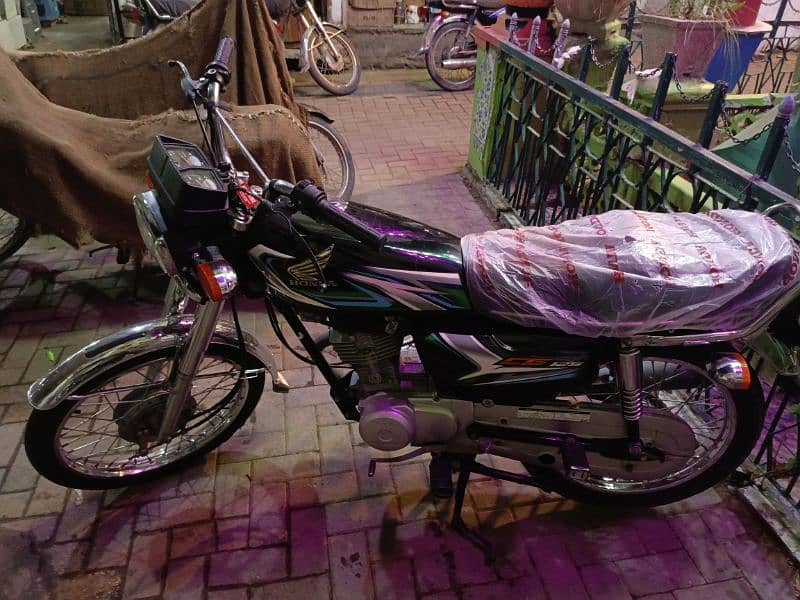 Honda 125 10by10 condition 2023 Model black Model 11