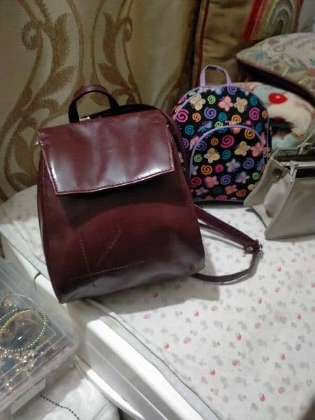 Hand bag & Shoulder bags imported item hain. . 1