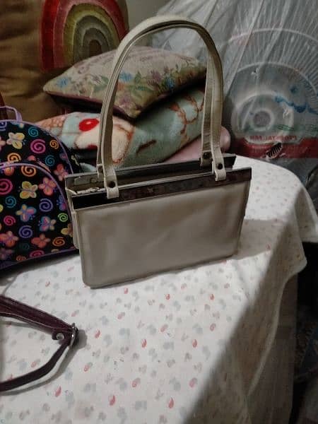 Hand bag & Shoulder bags imported item hain. . 2