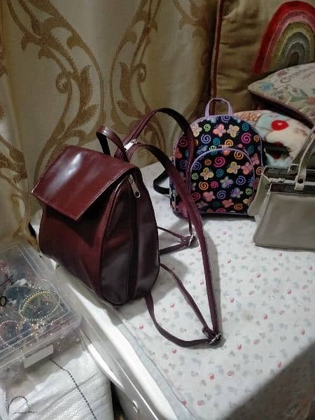 Hand bag & Shoulder bags imported item hain. . 4