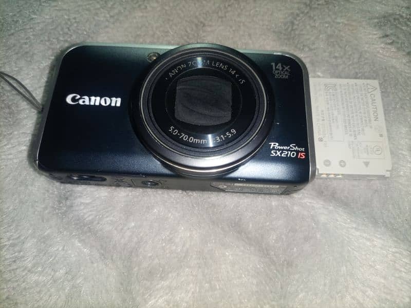 "Canon SX210 14.1MP Digital Camera - Excellent Condition" 1