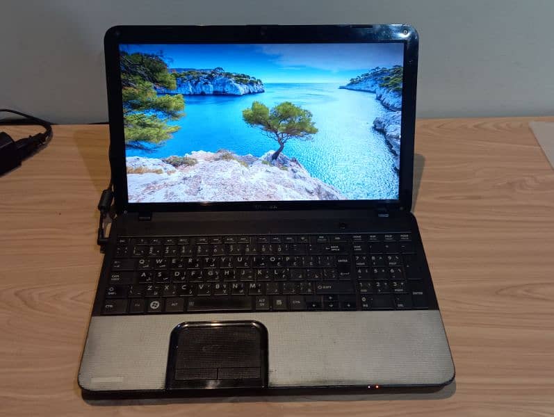 Toshiba Satellite C850 - B560 1