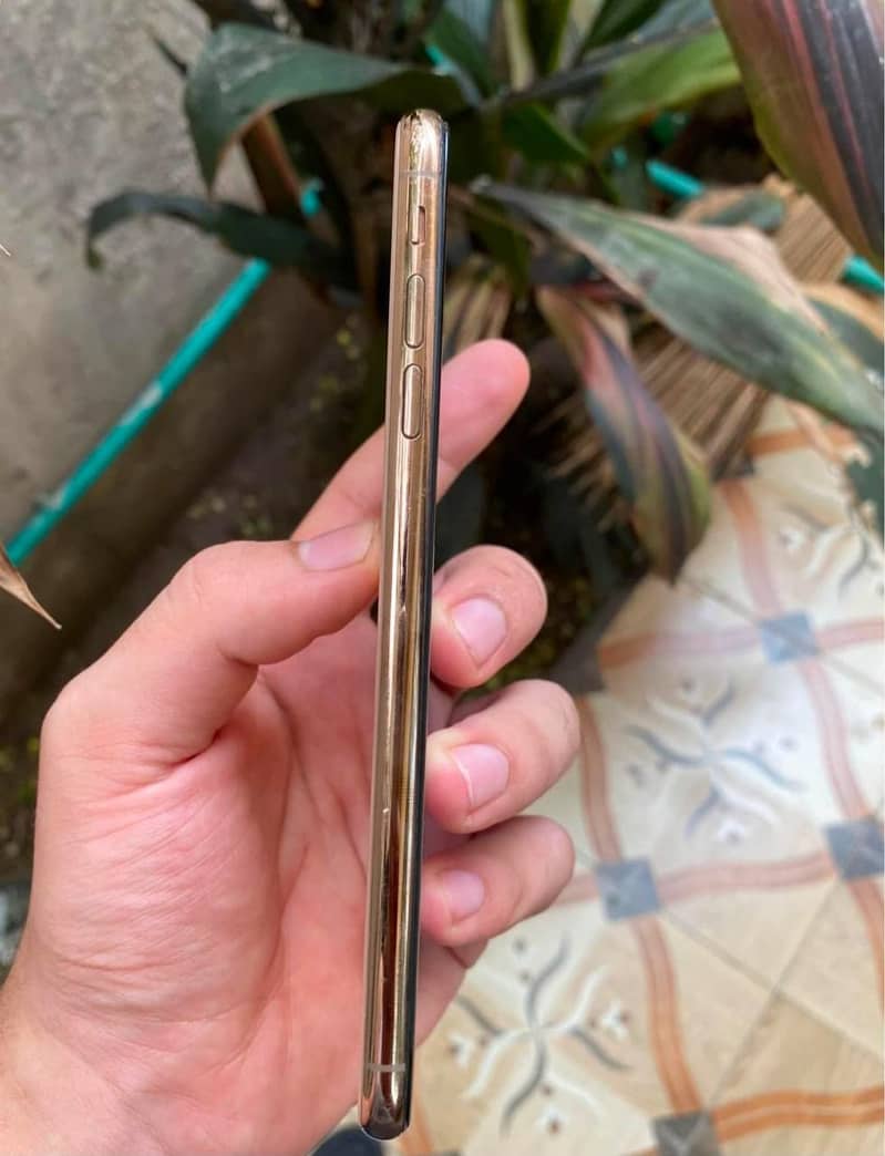 iphone xs max 4