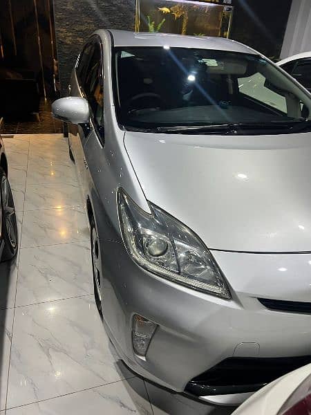 Toyota Prius 2012 1