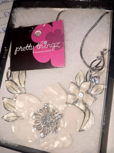 Elegant Imported Necklace – Pretty Thingz Collection 1