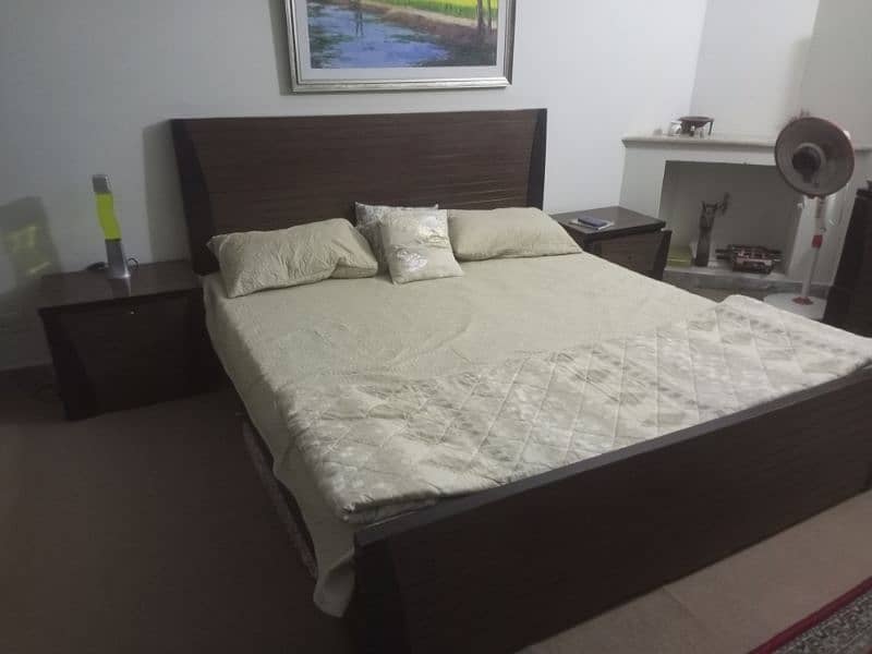 Bed set for sale without mattress 2