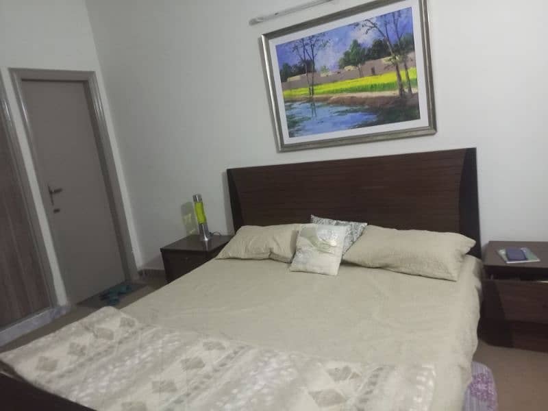 Bed set for sale without mattress 1