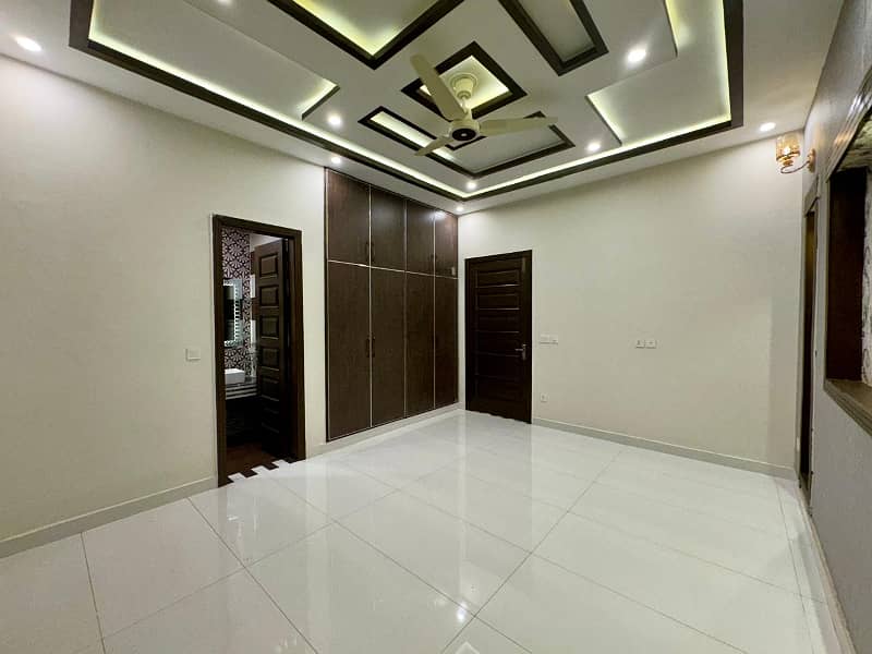 10 Marla Like Brand New House For Rent Bahria Town Lahore Prime Location 24