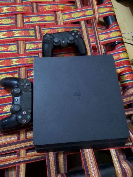 PS4 Slim 0