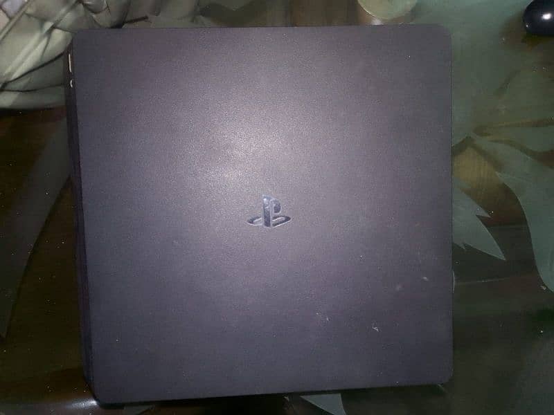 PS4 Slim 1