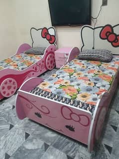 2 single beds 1 side table Hello kitty beds