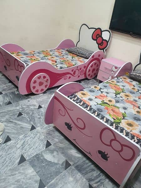 2 single beds 1 side table Hello kitty beds 3