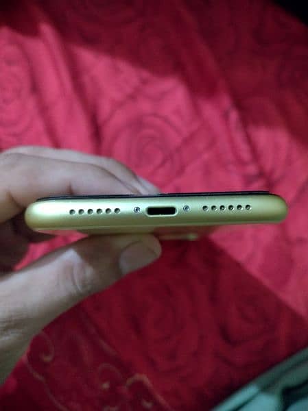 Iphone 11 only mobile btri health 82% good condition 10/10 non pta 5