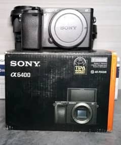 sony a6400 camera with 2 battries with 16/50mm lens