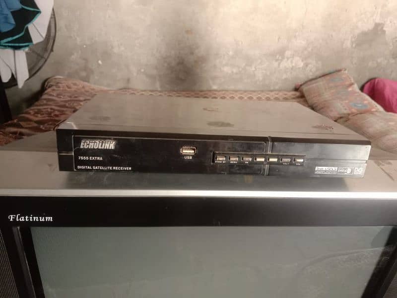 21. inch TV. nobal  dish antina and eccolink receiver mukamal sat . . 2