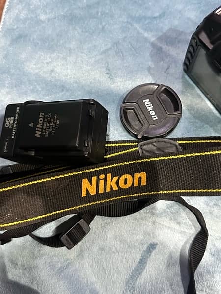 NIKON D3200 WITH FULL ASSECORIES (price negotiatiable) 3