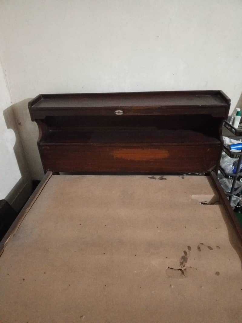 Single bed for sale without matress at G7/3 Sector 2