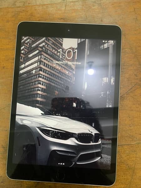 Apple iPad mini 3 16 gb excellent condition 2