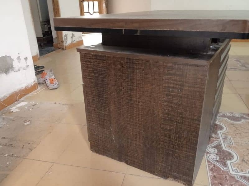 Office Table for Sale – Sturdy & Spacious 0