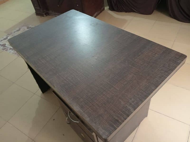 Office Table for Sale – Sturdy & Spacious 1