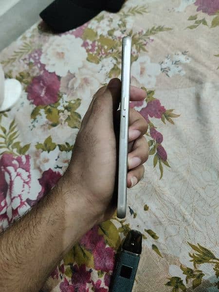 smasung S6 nonpta charging jack kharab ha lykin wireles chargr sath ha 1