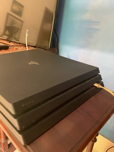 PS4 Pro 1TB 1