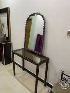 KING BED WITH TABLE AND MIRROR