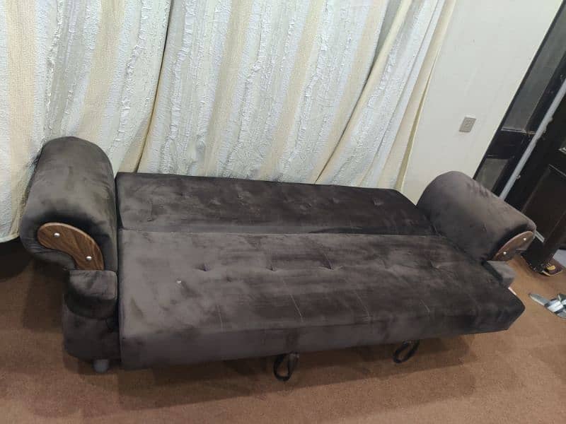 Diamond Supereme Company Sofa Cum bed New Condotion 10/10 2