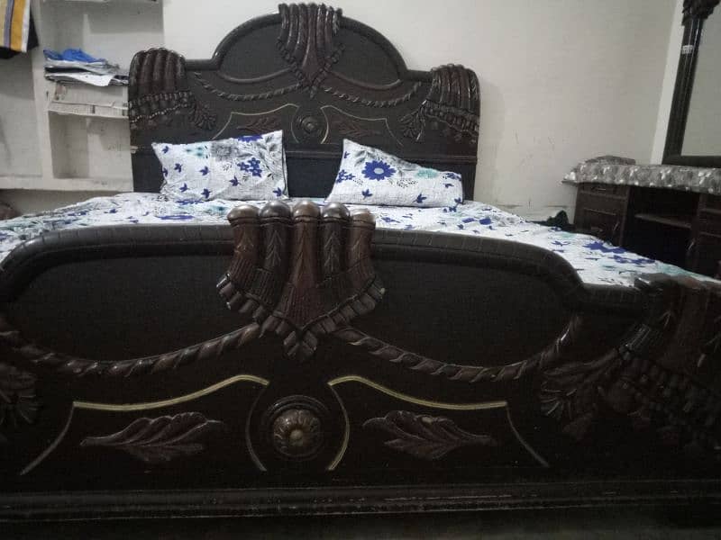 Double bed and dressing table for sale 2