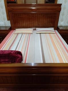 King Size bed set Excellent Design made by Pure wood