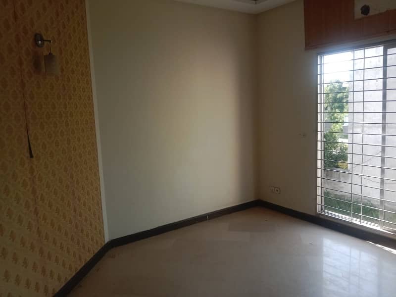 10 Marla Well Maintained House DHA Phase 5 13