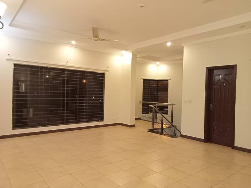 D H A Lahore 1 Kanal Owner Build Design House With 100% Original Pictures Available For Rent 21